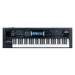 Workstation je v�konn� n�stroj jak pro skl�d�n� hudby tak pro live hran� a� u� ve skupin� nebo samostatn�.P�edpokl�d� ji� pokro�il� znalosti z oblasti kl�vesov�ch n�stroj� , sekvencer� a MIDI dat.